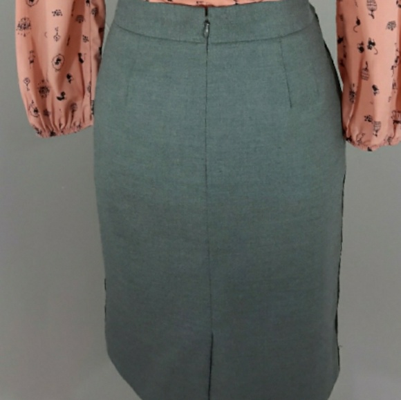 Ann Taylor LOFT gray pencil skirt - Picture 2 of 4